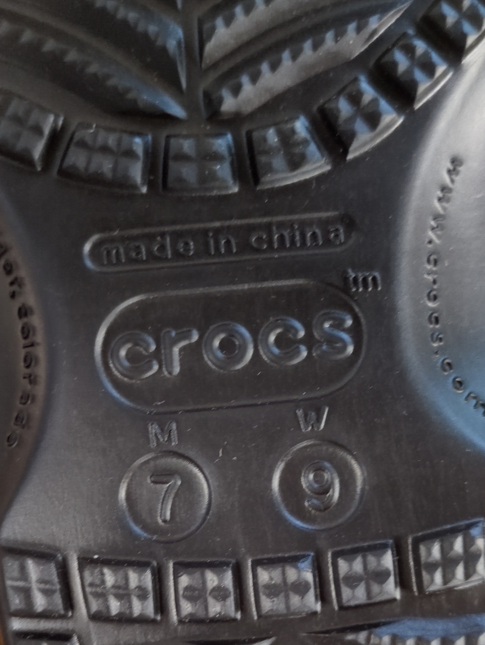 Crocs x Pac-Man Classic Clog Mens 7 Womens Size 9 - Picture 10 of 14